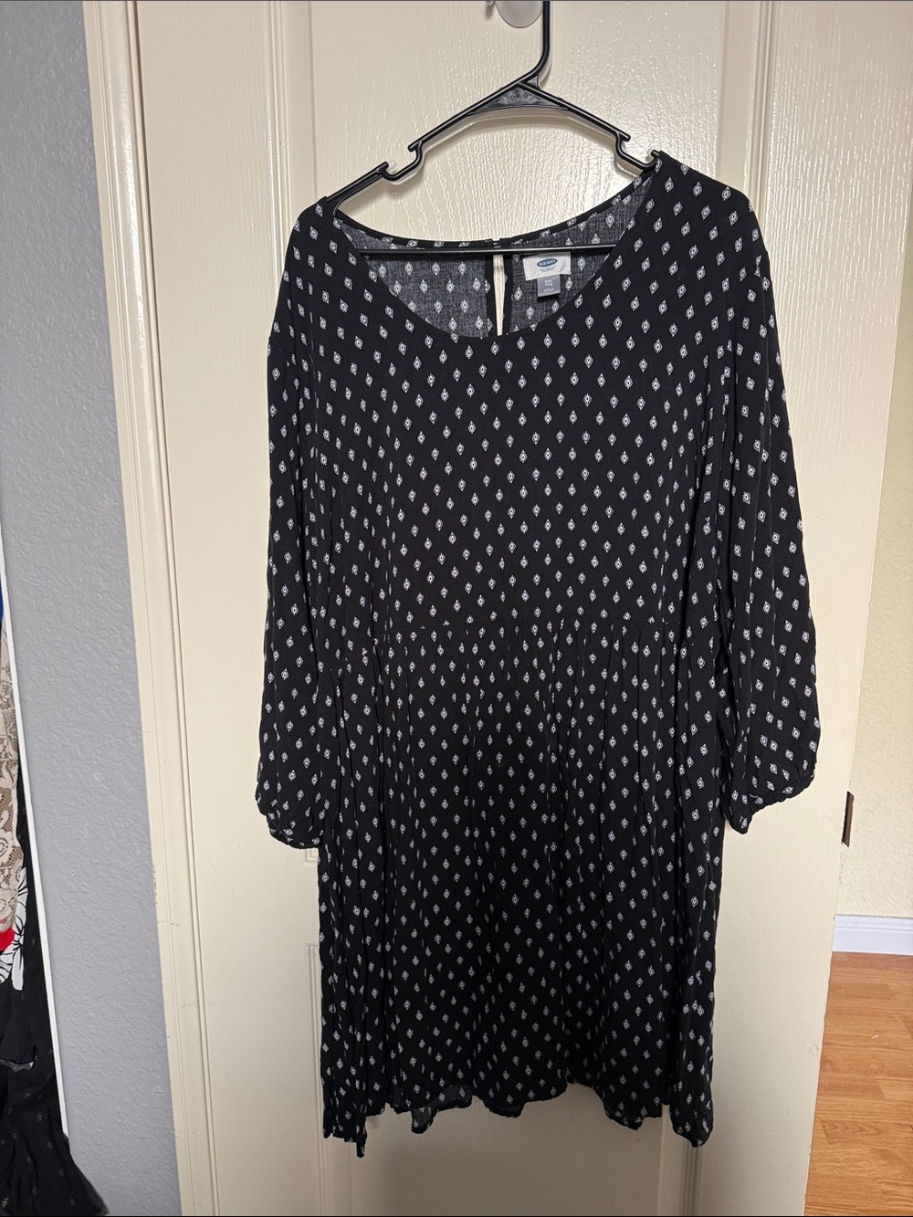 Old Navy Black Dress with White Diamond Print and 3/4 Sleeves